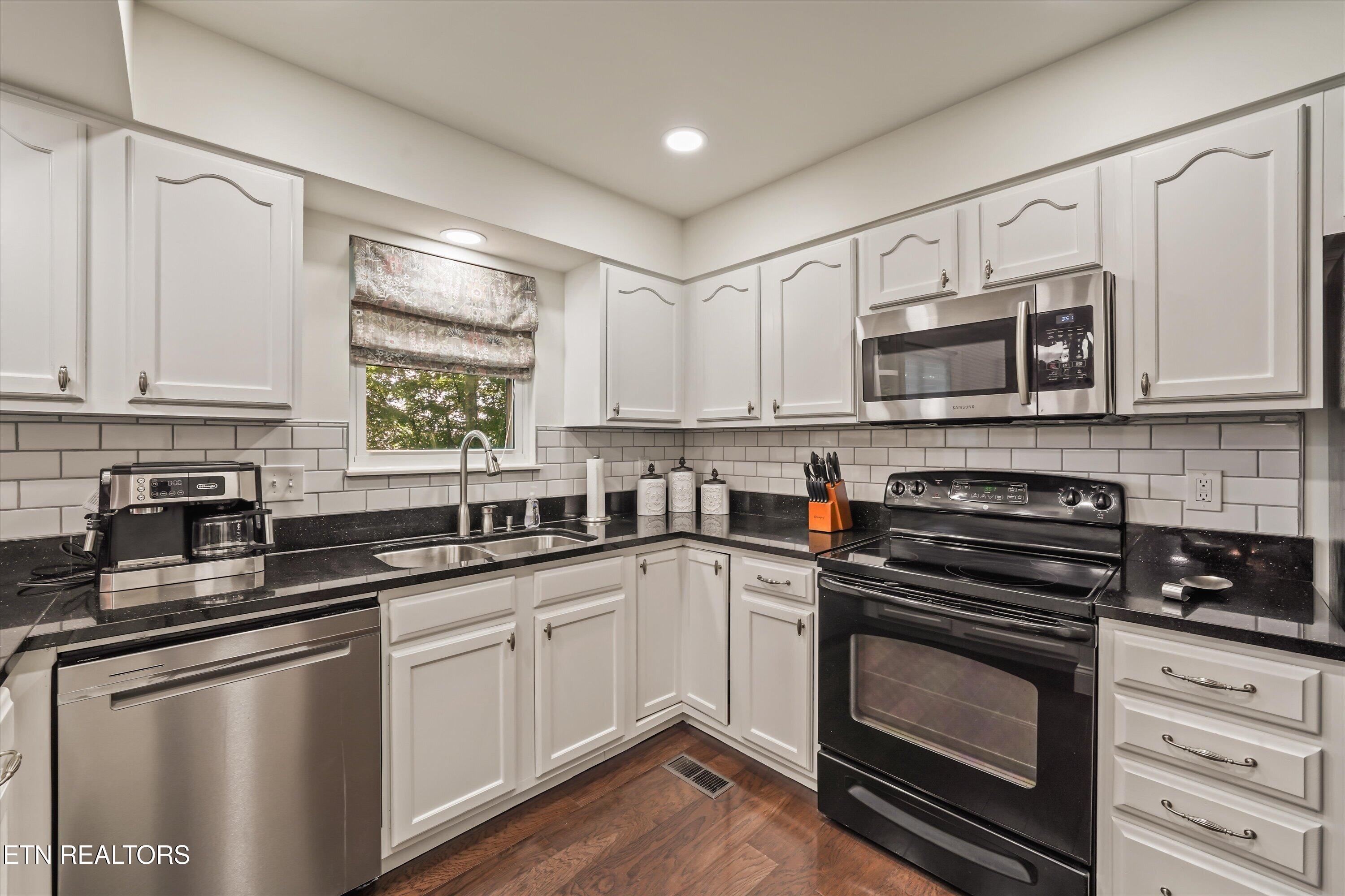 9117 Colchester Ridge Road Knoxville, TN 37922 - Photo 16 of 42 17-9117 Colchester Ridge Rd 21