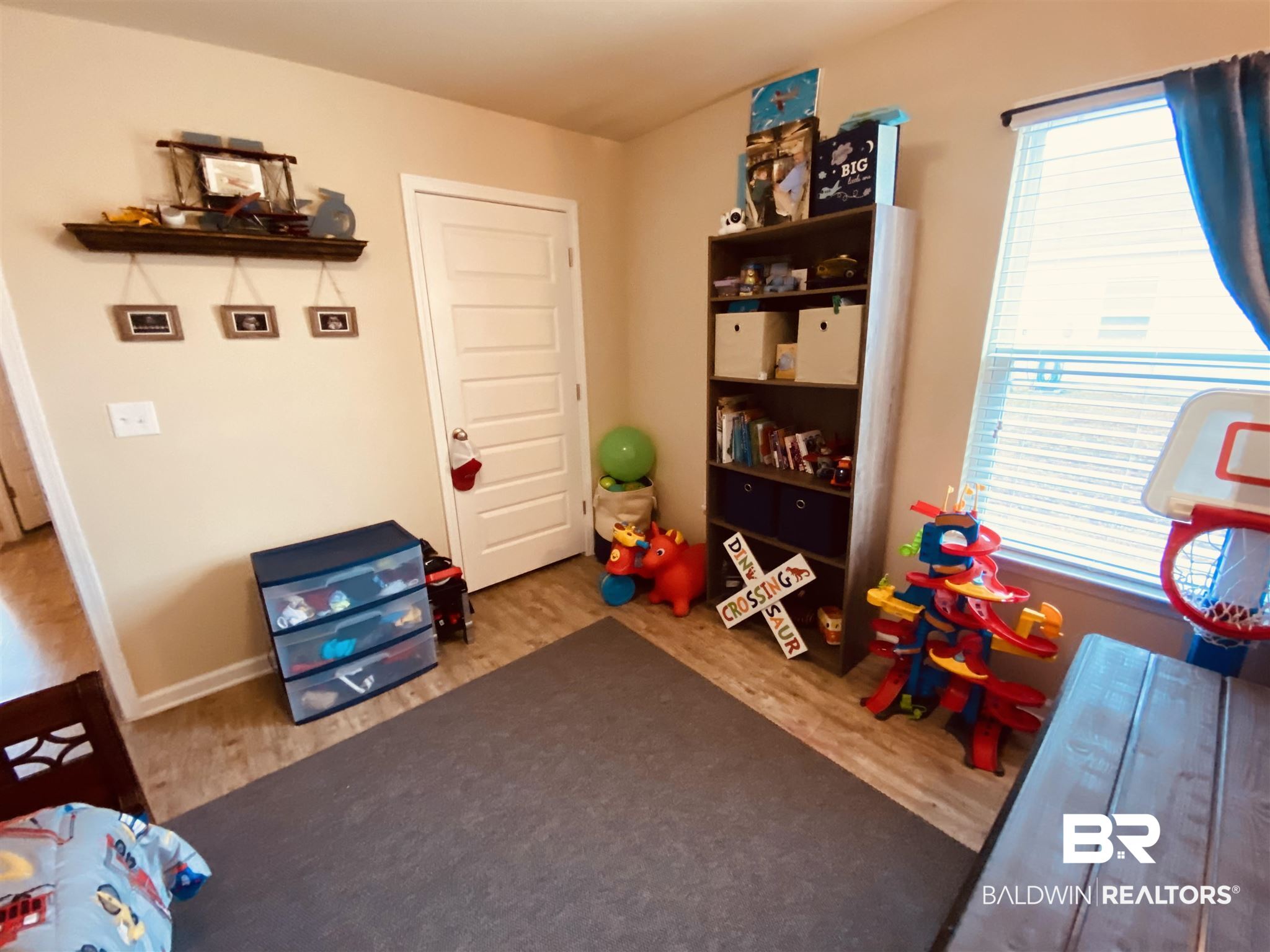17272 Harding Drive Foley, AL 36535 - Photo 22 of 35 10'x12' Vinyl Flooring