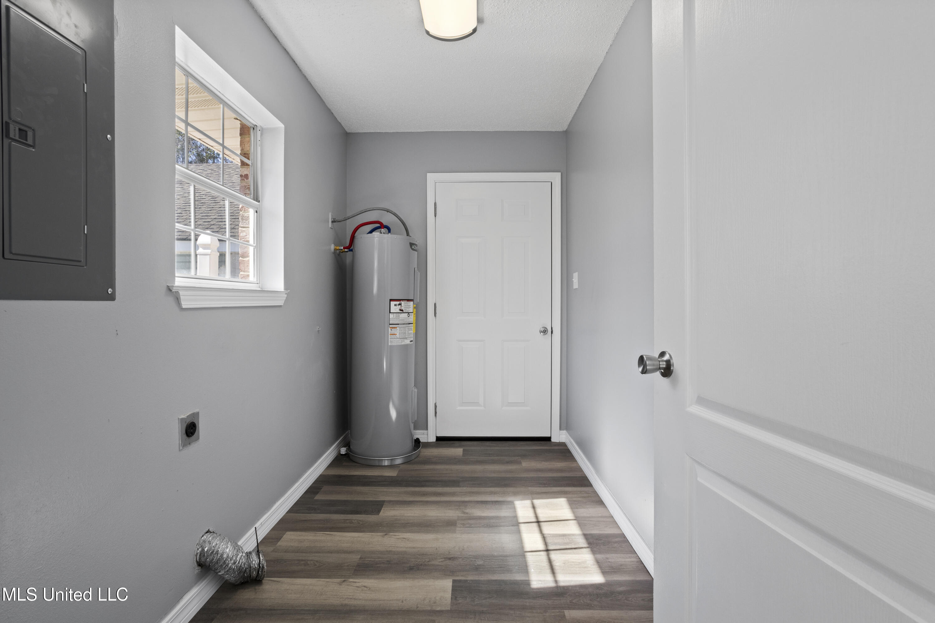 25975 Highway 43 South Picayune, MS 39466 - Photo 28 of 68 Laundry Room