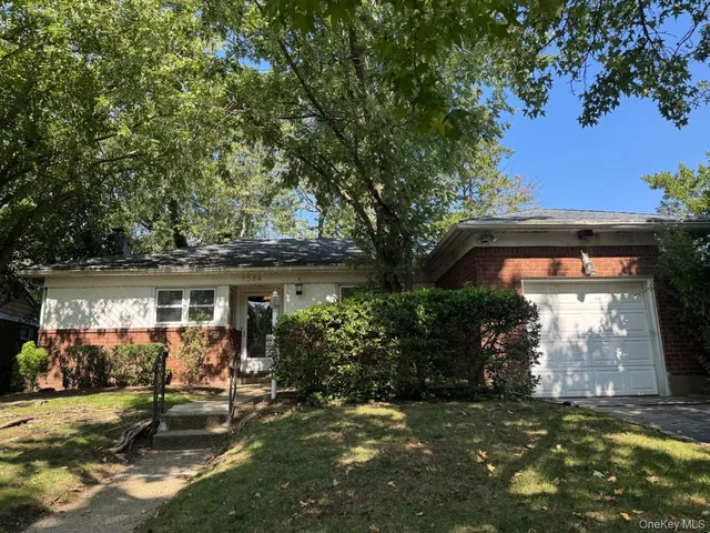 a view of house with a yard