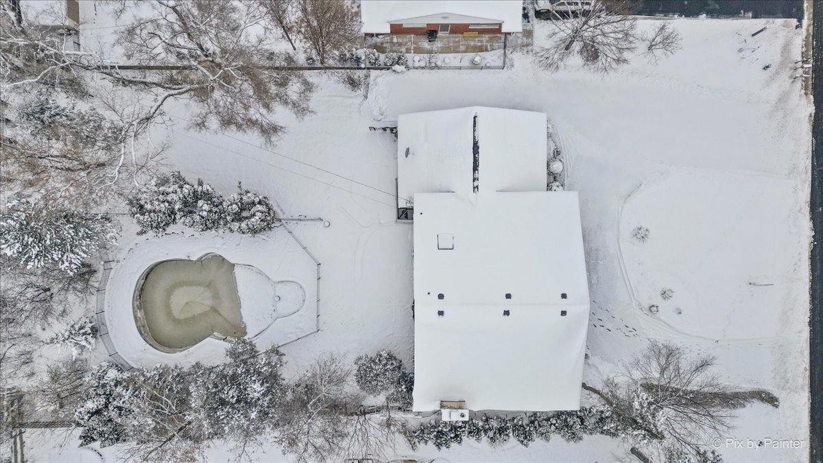 274 Timber View Drive Oak Brook, IL 60523 - Photo 54 of 68 a bathroom with a sink and a mirror