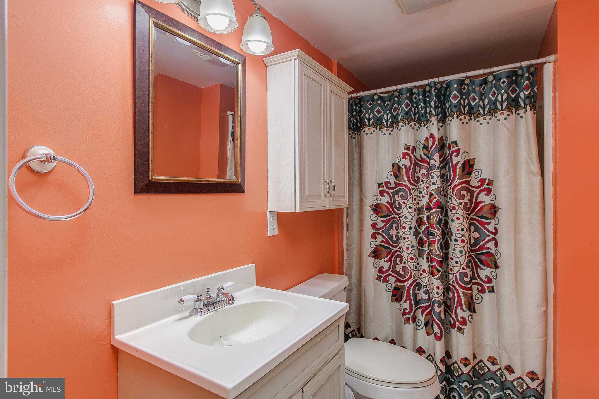 4292 River Road Berkeley Springs, WV 25411 - Photo 23 of 39 Upper Level Master Bathroom