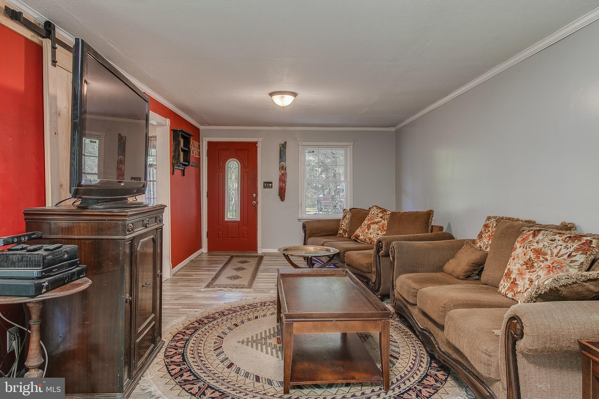 4292 River Road Berkeley Springs, WV 25411 - Photo 5 of 39 Main Level Living Room Pic 1