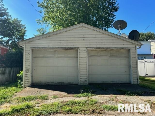 822 6th Avenue South Clinton, IA 52732 - Photo 4 of 16