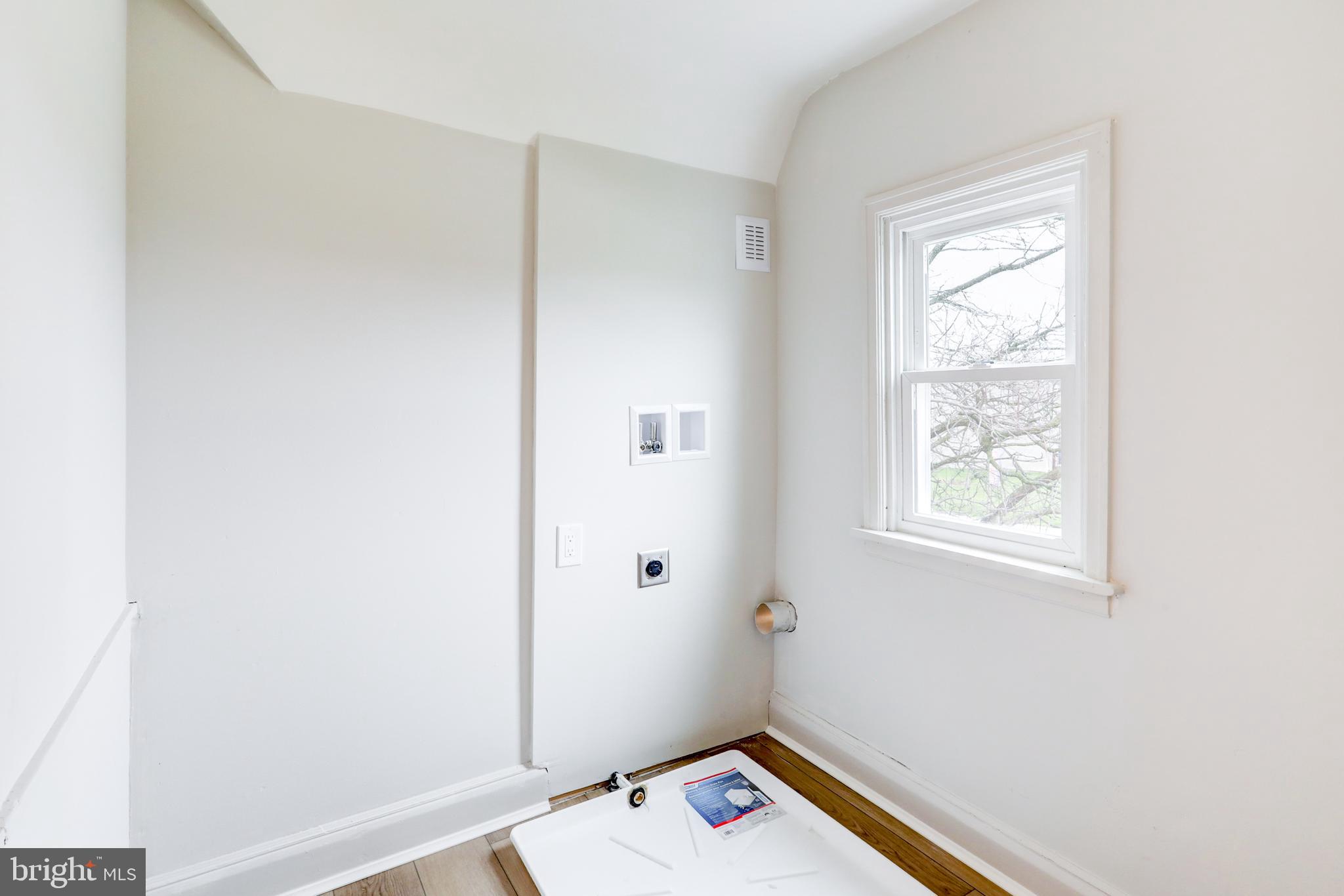 1965 Greenbriar Road York, PA 17404 - Photo 18 of 37 a room with a window