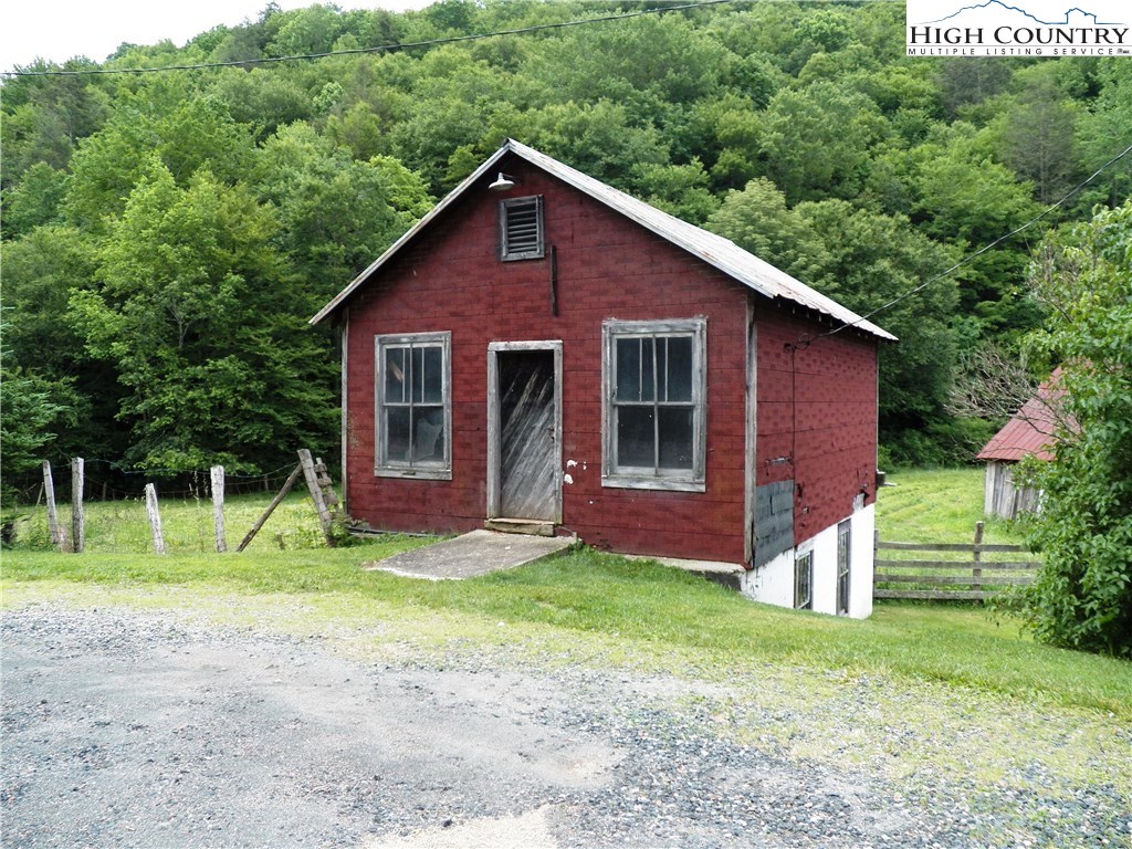 7377 Big Laurel Road Creston, NC 28615 - Photo 4 of 30 Gallery Image 4