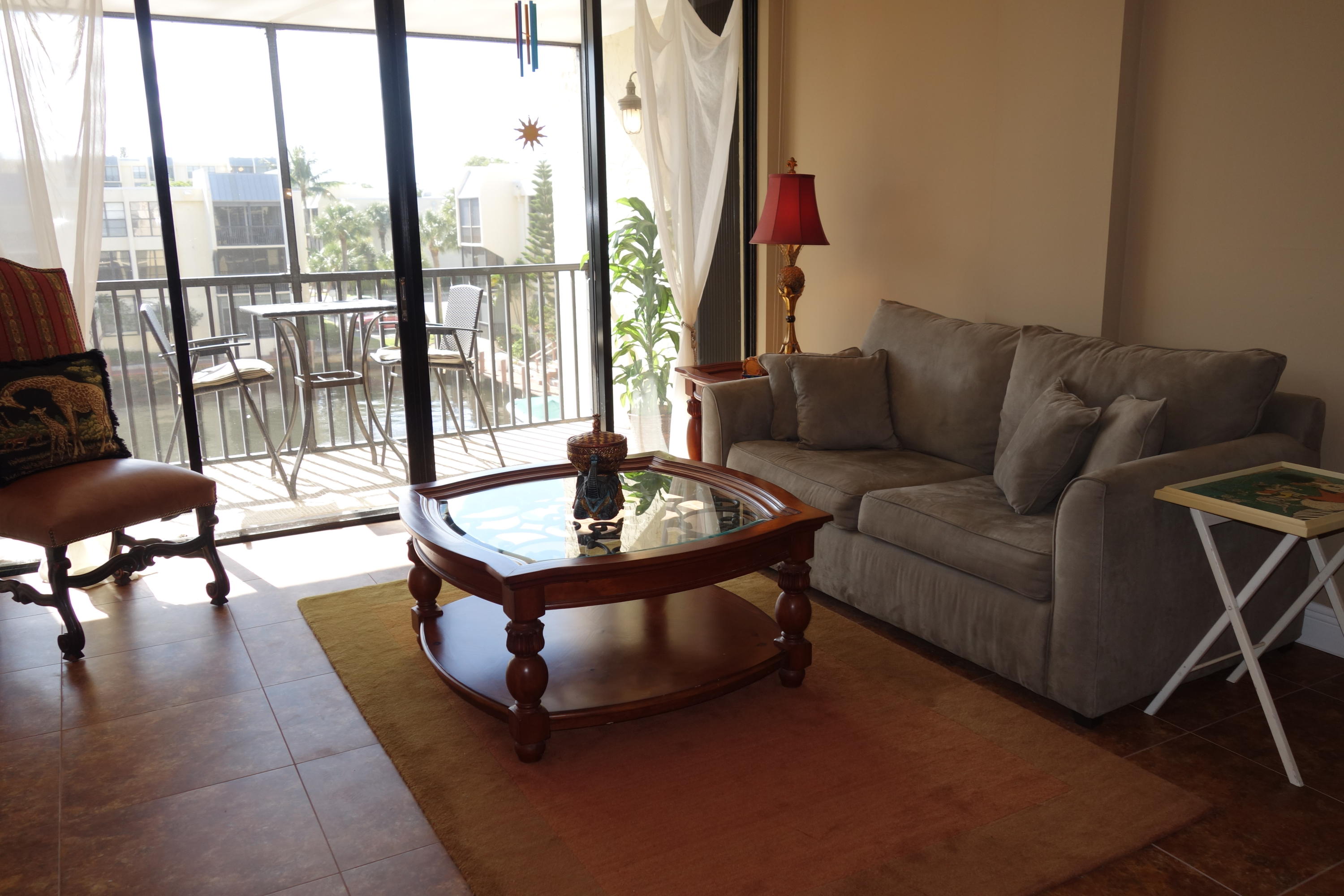 9 Royal Palm Way, Unit 304 Boca Raton, FL 33432 - Photo 8 of 30 SPACIOUS LIVINGROOM