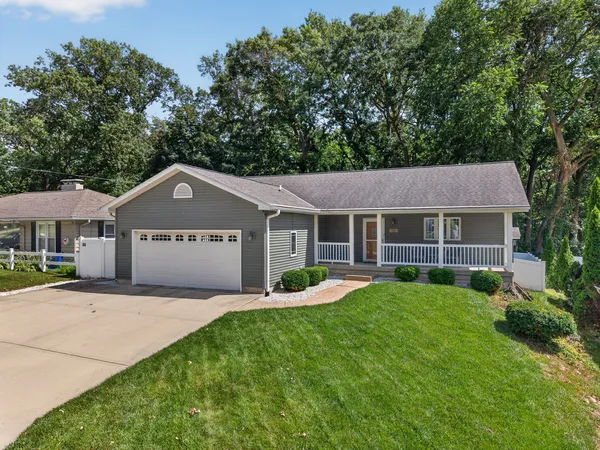 $317,900 | 303 Hillside Avenue, Ottawa, IL 61350