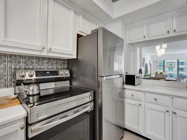 $239,000 | 1850 South Ocean Boulevard, Unit 605, Pompano Beach, FL 33062