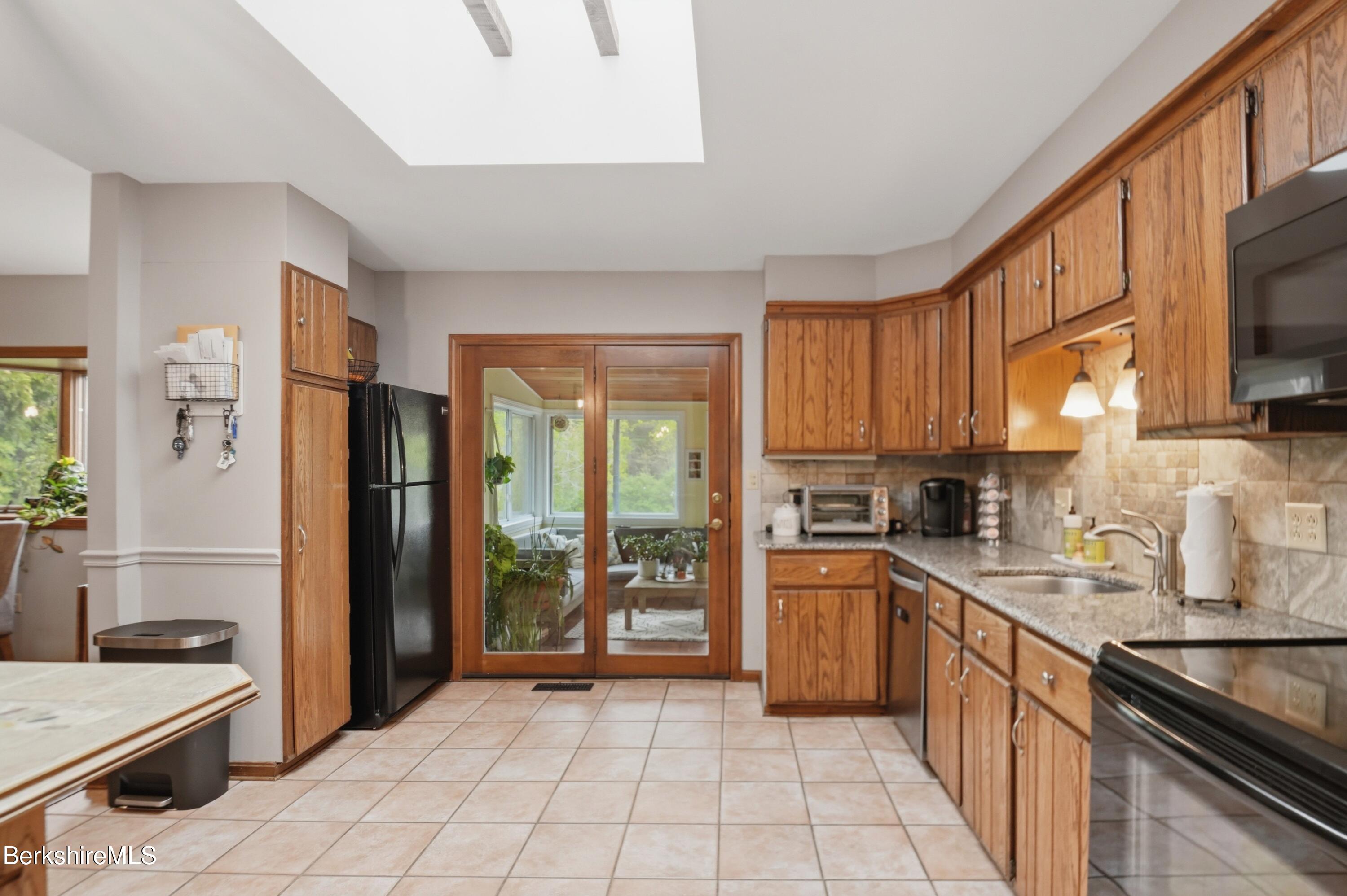 134 Oak Hill Road Pittsfield, MA 01201 - Photo 24 of 66 Kitchen