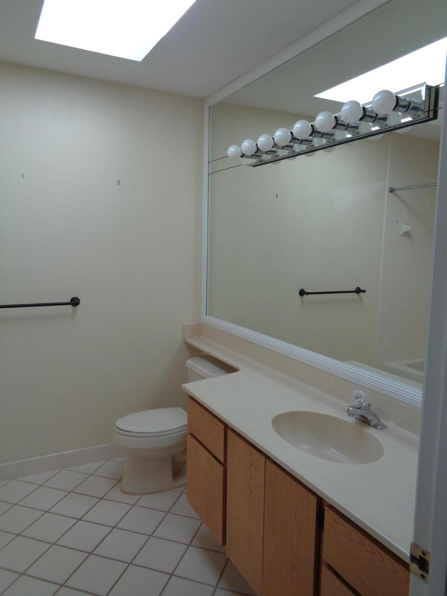 380 River Edge Road Jupiter, FL 33477 - Photo 19 of 38 2nd Bathroom w/Skylight