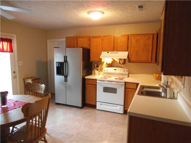 577 Foxfield Road Hopkinsville, KY 42240 - Photo 10 of 13 Gallery Image 10
