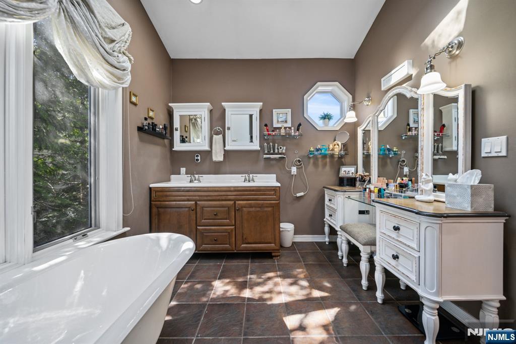 191 Tenafly Road Tenafly, NJ 07670 - Photo 23 of 44