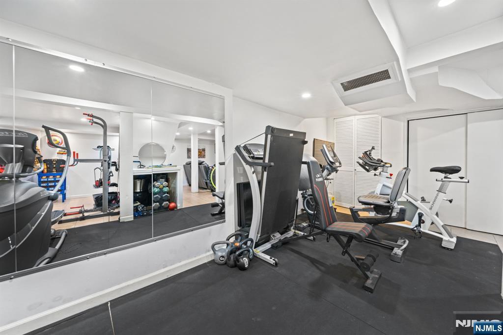 191 Tenafly Road Tenafly, NJ 07670 - Photo 33 of 44