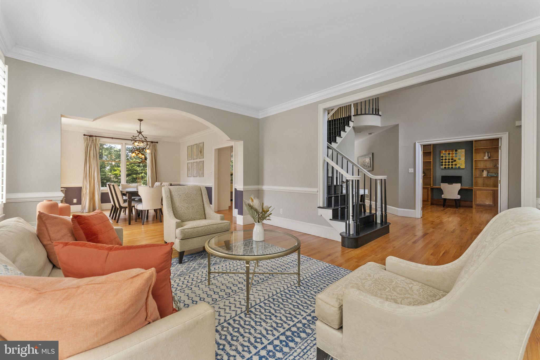 1122 King Of Prussia Road Wayne, PA 19087 - Photo 7 of 33 a living room with furniture and a potted plant