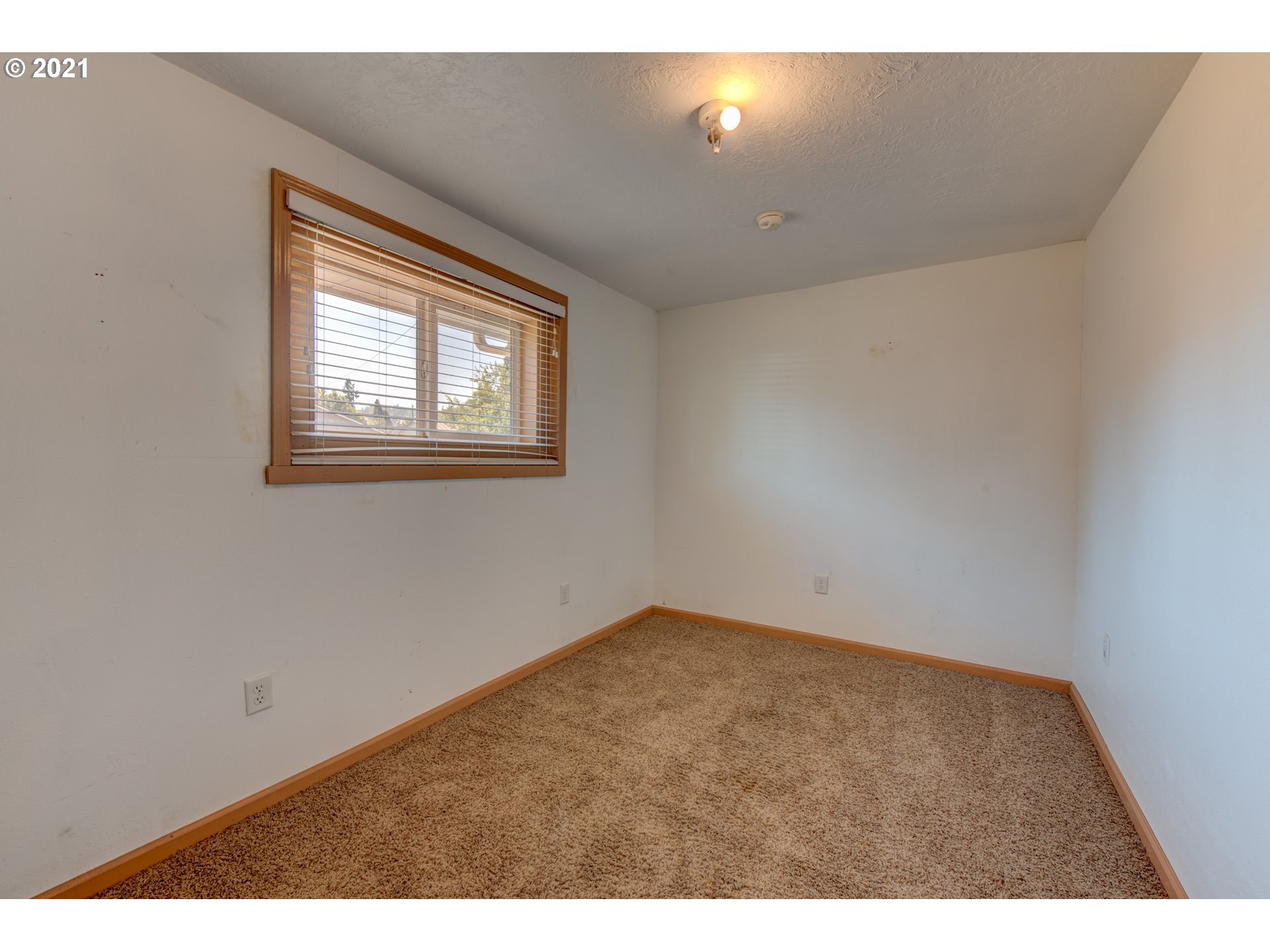 2721 D Street Springfield, OR 97477 - Photo 13 of 20