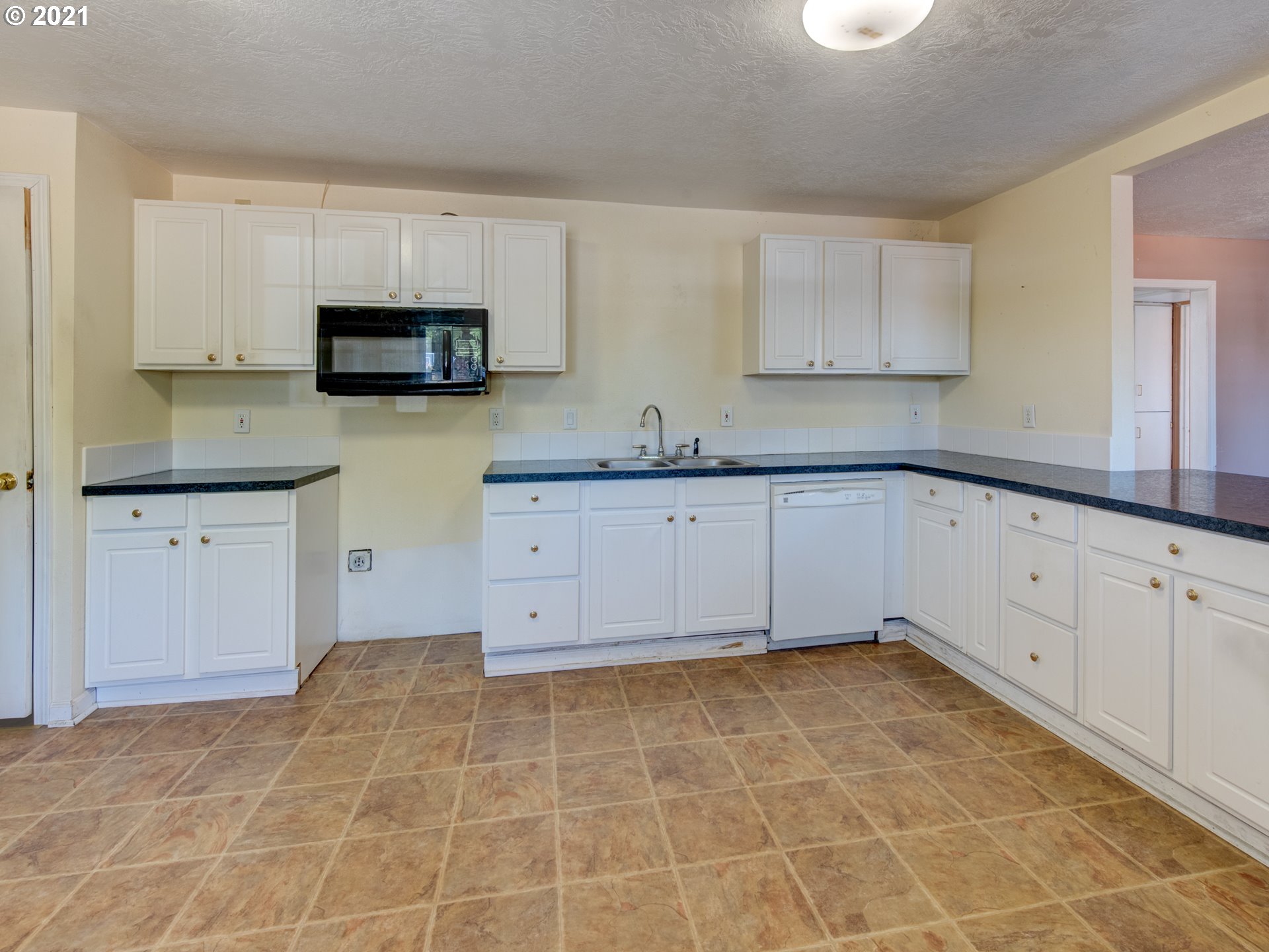 2721 D Street Springfield, OR 97477 - Photo 5 of 20