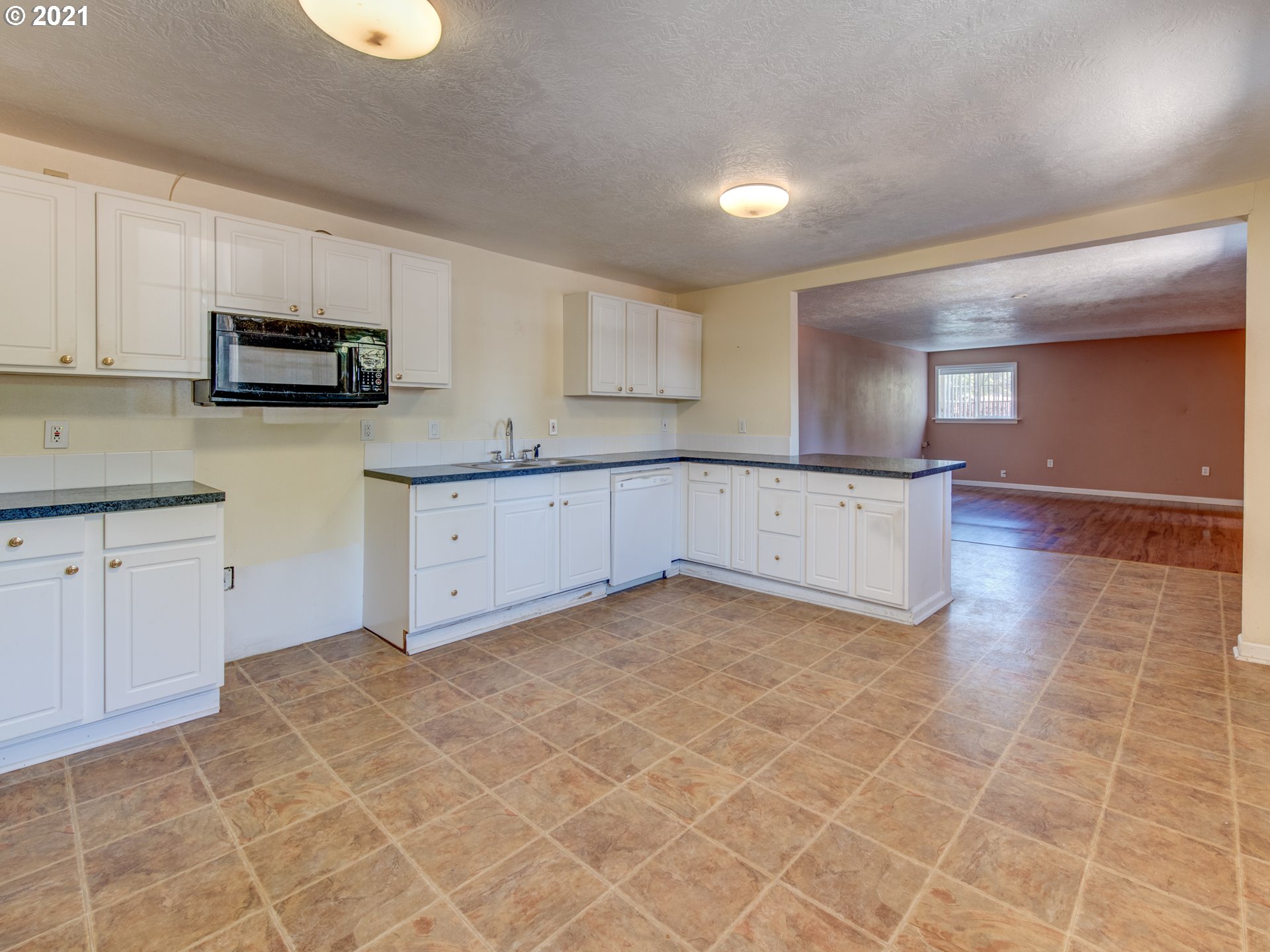 2721 D Street Springfield, OR 97477 - Photo 7 of 20