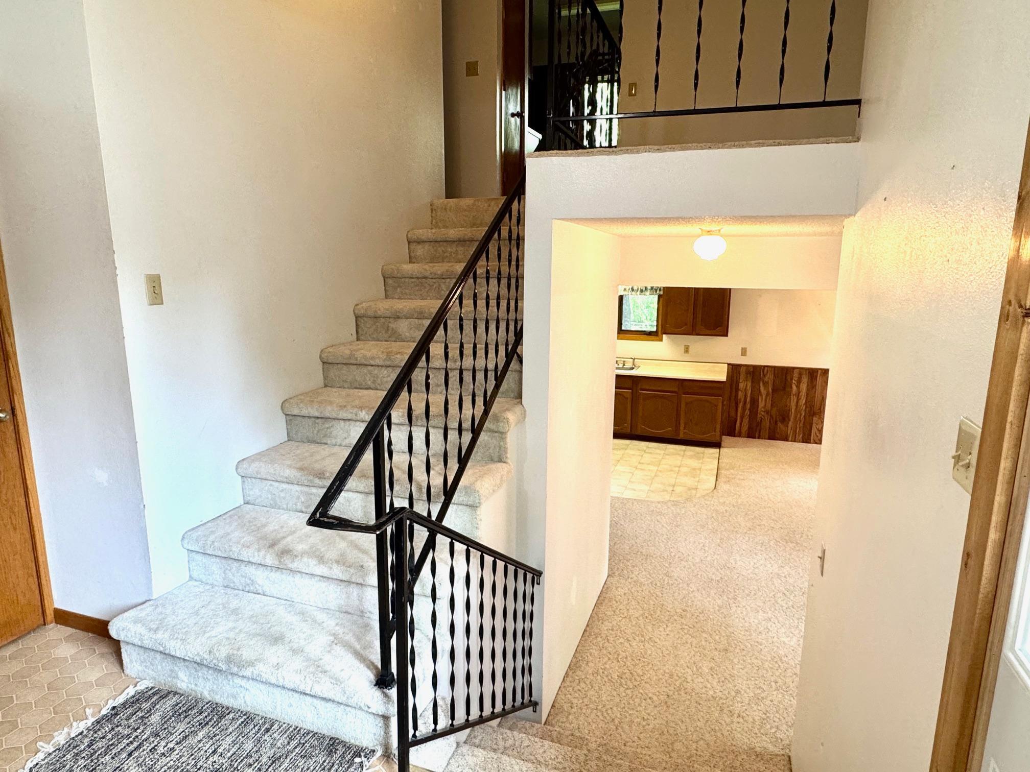 302 5th Street Southeast Roseau, MN 56751 - Photo 10 of 17