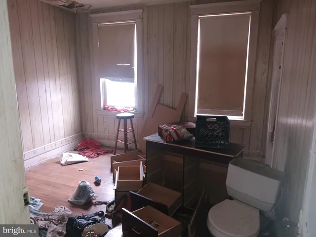 a bathroom with a toilet