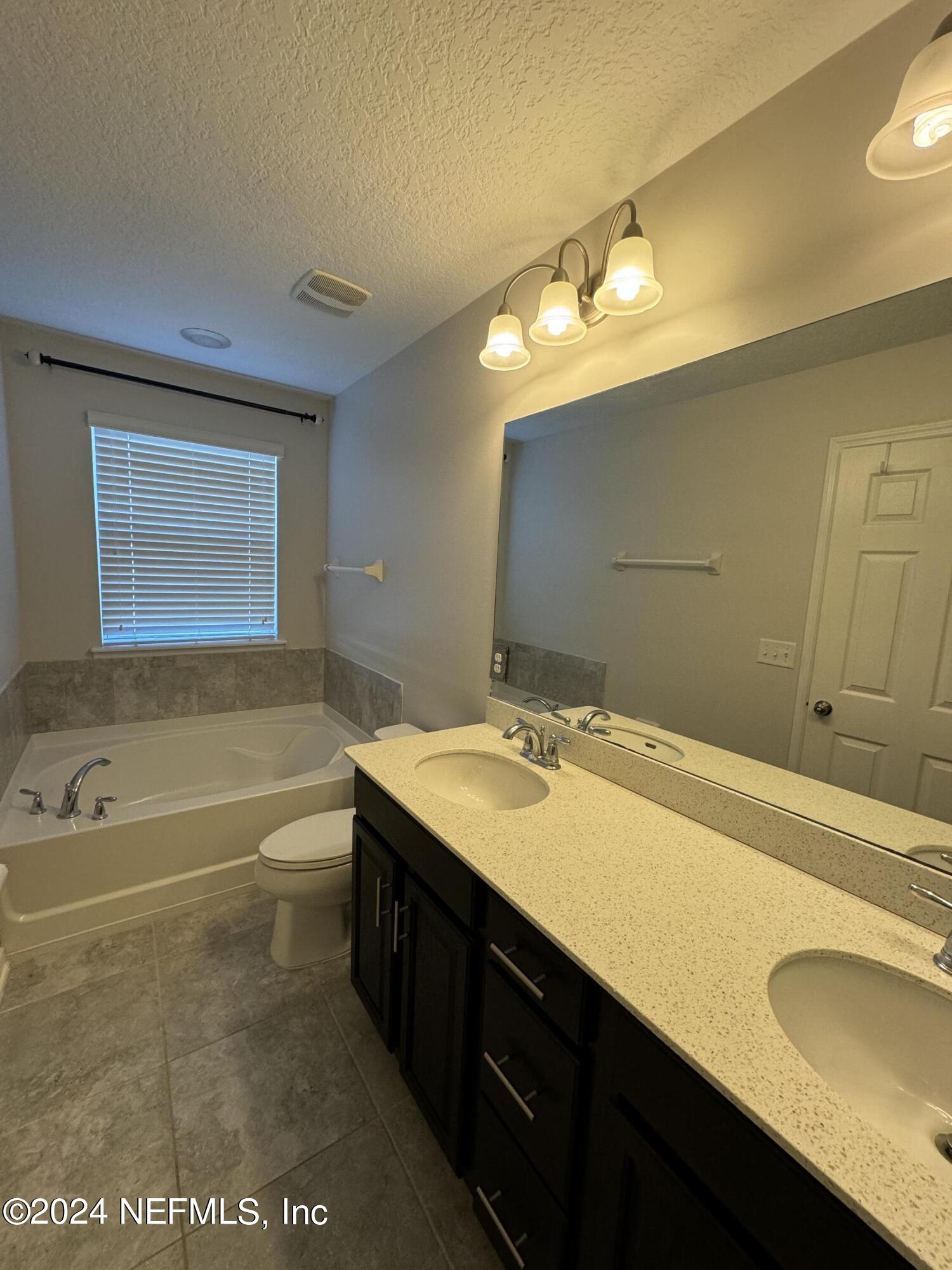 144 Nelson Lane St. Johns, FL 32259 - Photo 11 of 18 a bathroom with a sink and a bathtub