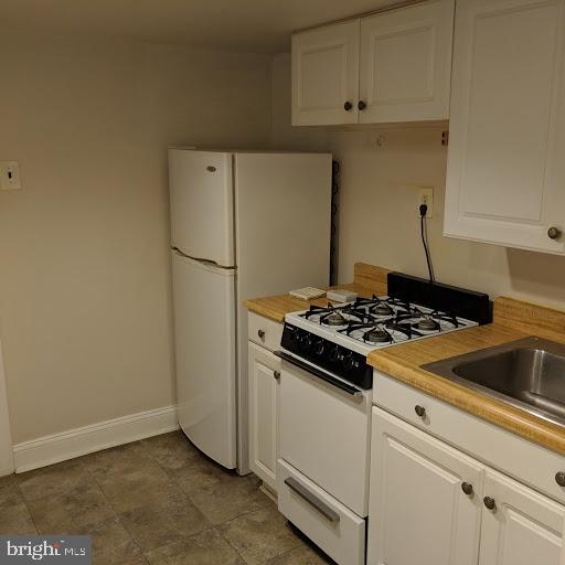 421 7th Street Northeast Washington, DC 20002 - Photo 5 of 12 bsmt kitchen