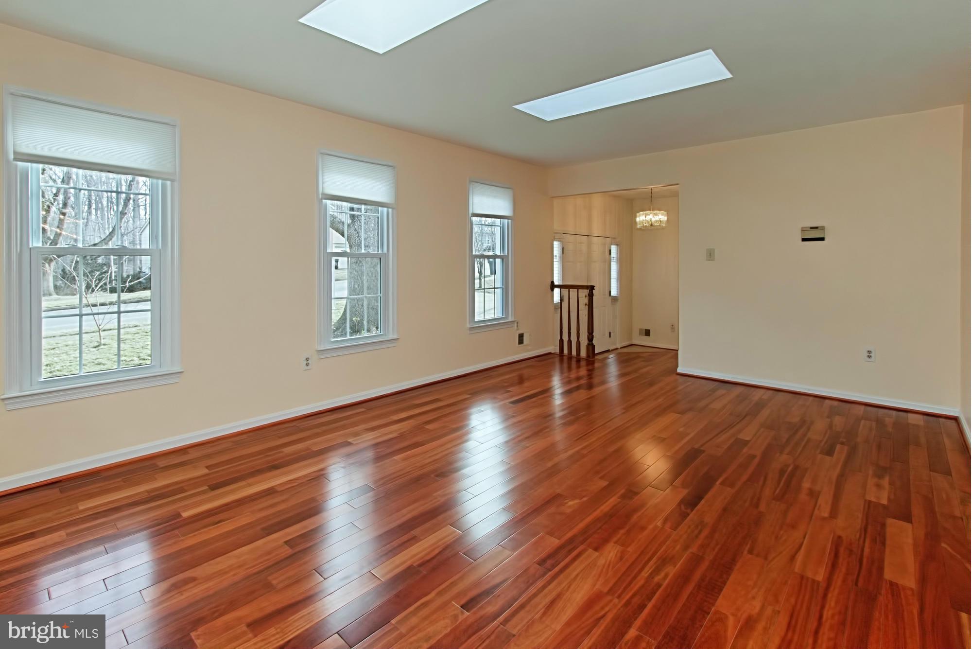 7784 Turlock Road Springfield, VA 22153 - Photo 6 of 30 Living Room