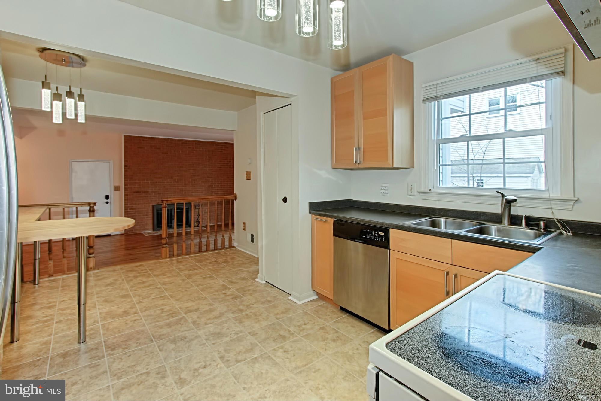7784 Turlock Road Springfield, VA 22153 - Photo 9 of 30 Kitchen