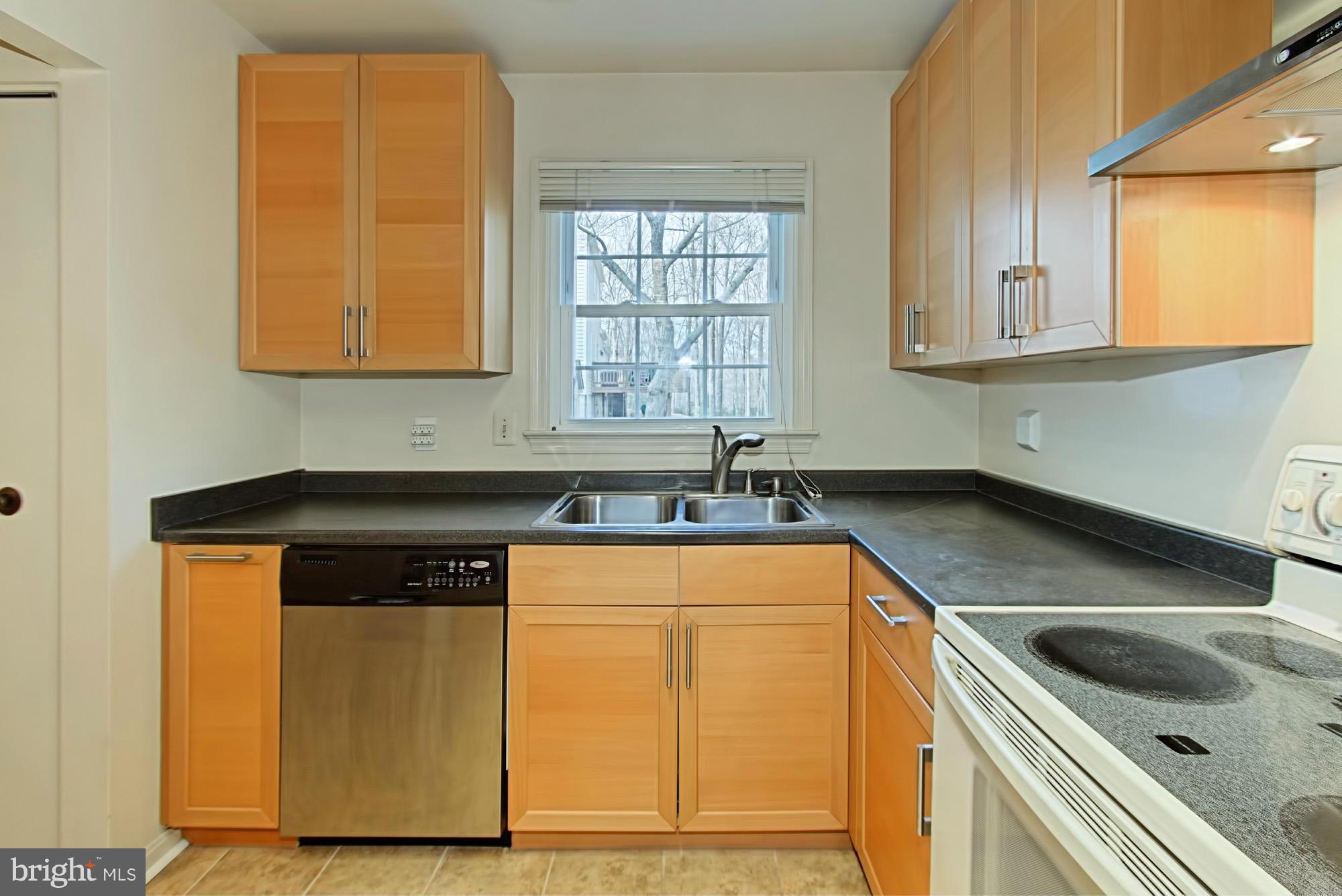 7784 Turlock Road Springfield, VA 22153 - Photo 10 of 30 Kitchen