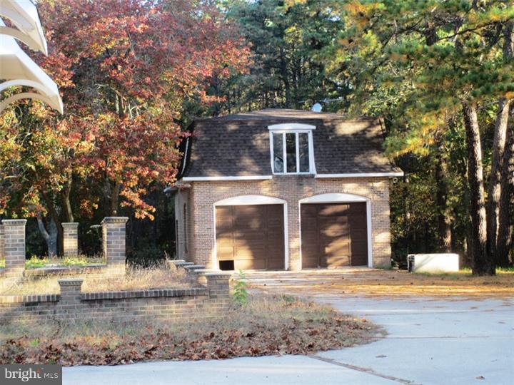 22 Grassy Lake Road Shamong, NJ 08088 - Photo 12 of 12 Garage
