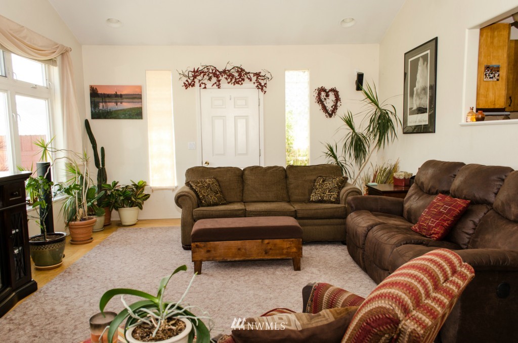 741 Ridge Drive East Omak, WA 98841 - Photo 3 of 25 Gallery Image 3