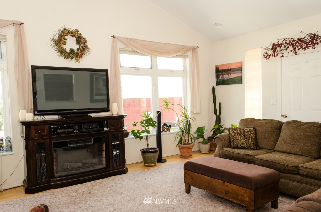 741 Ridge Drive East Omak, WA 98841 - Photo 4 of 25 Gallery Image 4