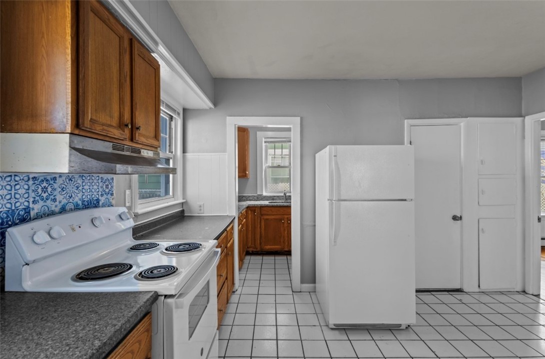 16 Maplehurst Avenue Providence, RI 02908 - Photo 15 of 50