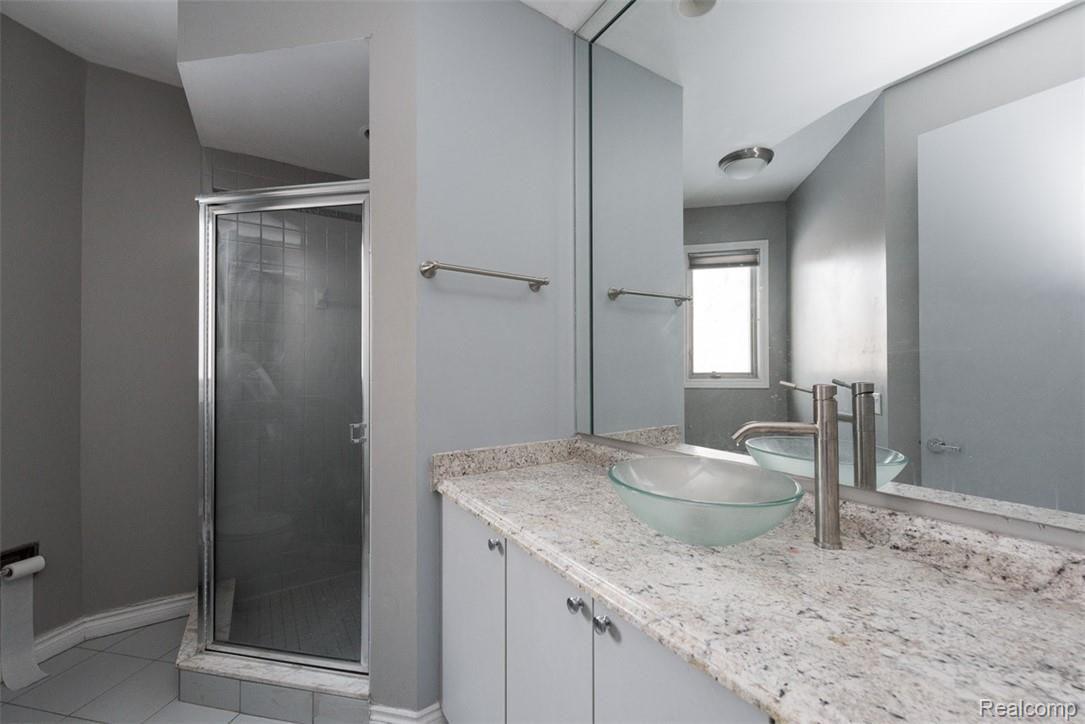 3950 Oak Pointe Court Rochester, MI 48306 - Photo 35 of 64 37.jpg