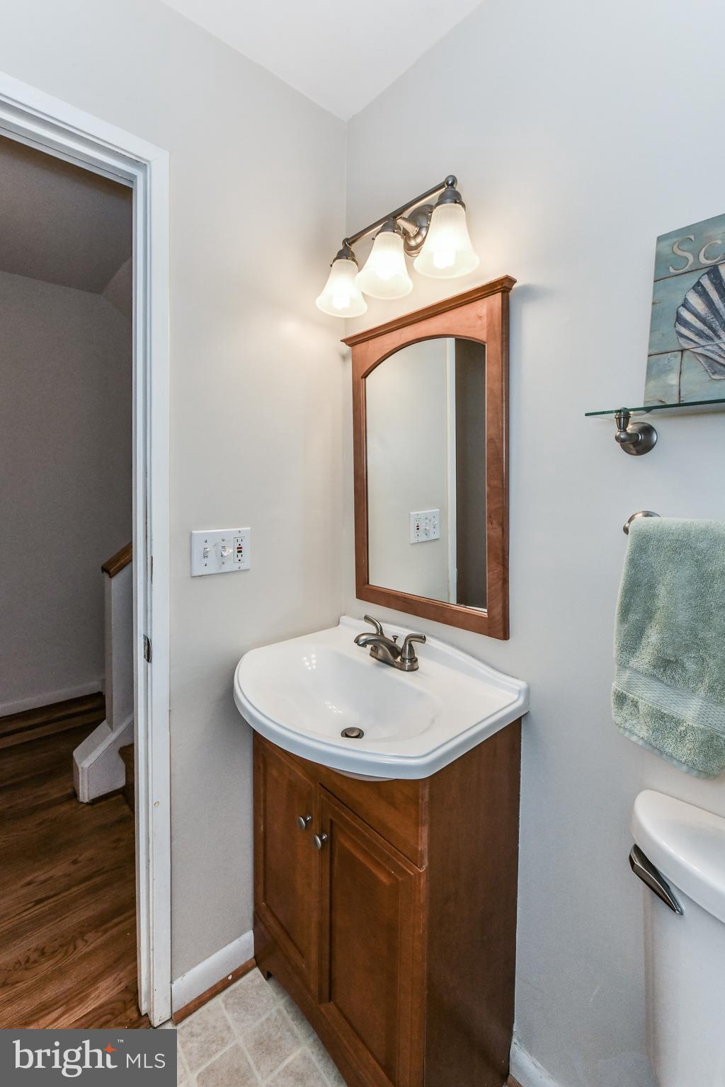 1571 Inlet Court Reston, VA 20190 - Photo 32 of 53 Main Level Half Bath