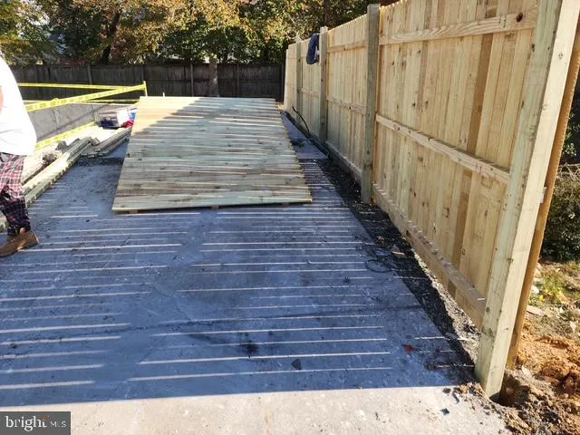 a view of a backyard with white house