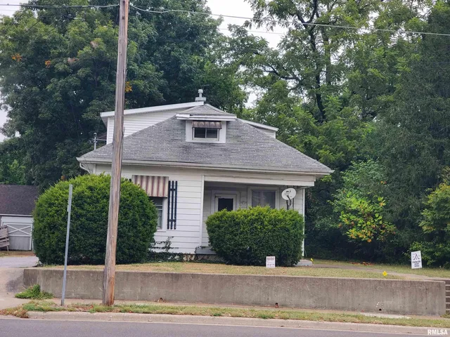 $61,500 | 806 West Walnut Street, Carbondale, IL 62901