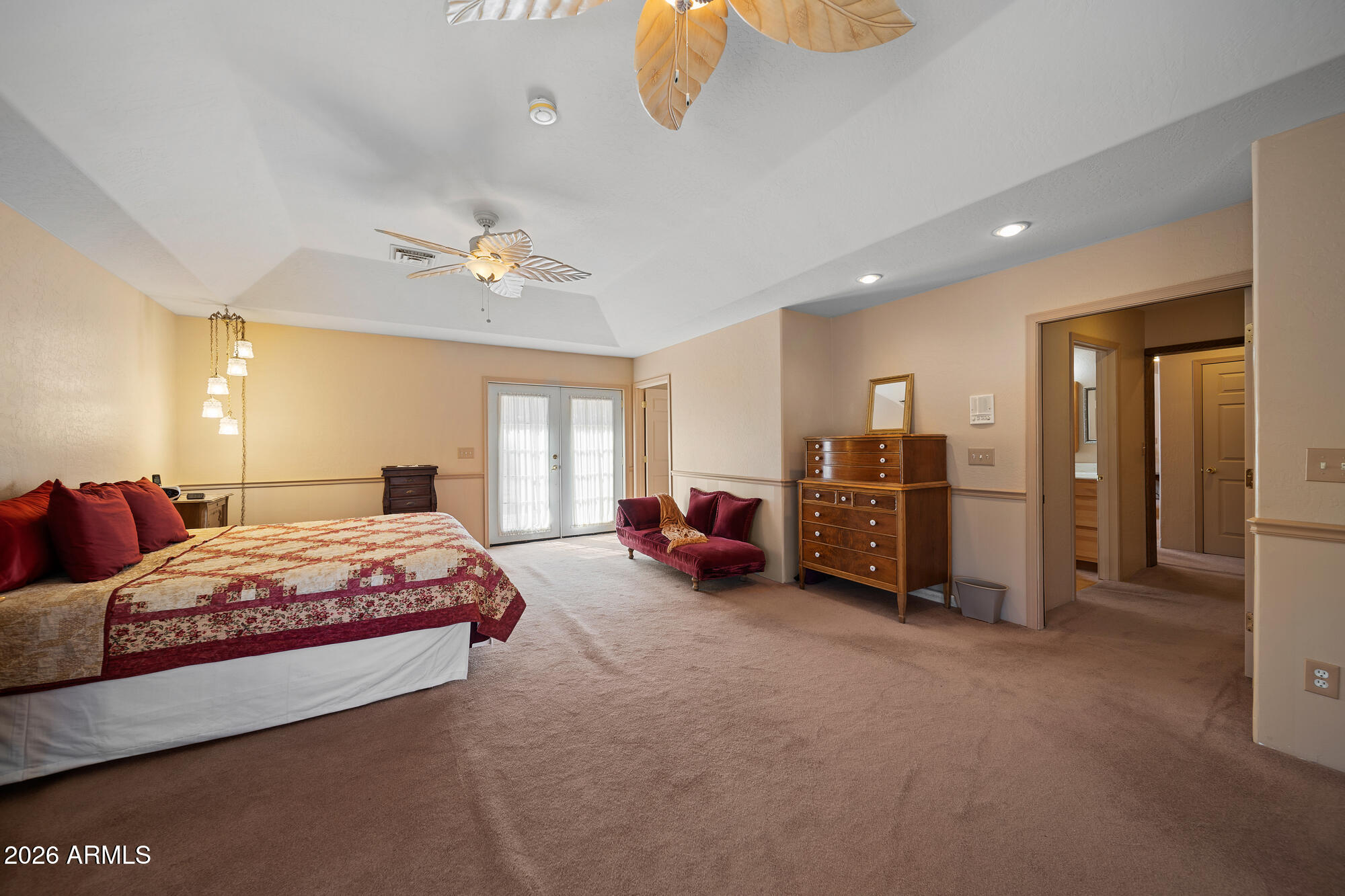 1234 Turkey Hill Road Pinedale, AZ 85934 - Photo 23 of 48 a spacious bedroom with a bed a couch and a chandelier