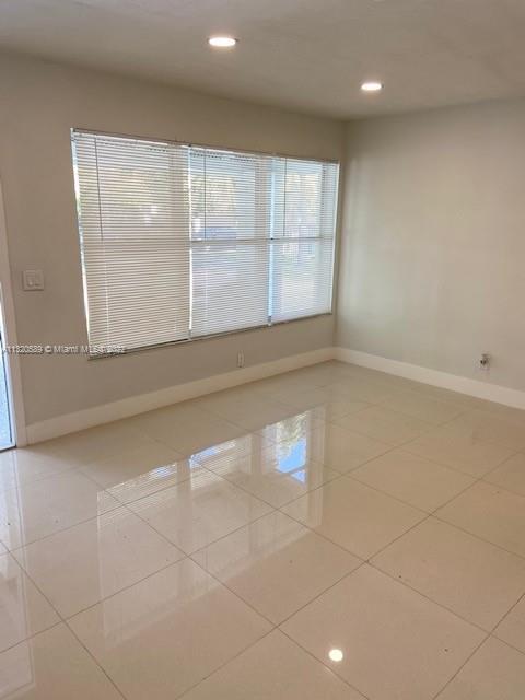 Biscayne Gardens Miami, FL 33169 - Photo 13 of 18 en empty room with window