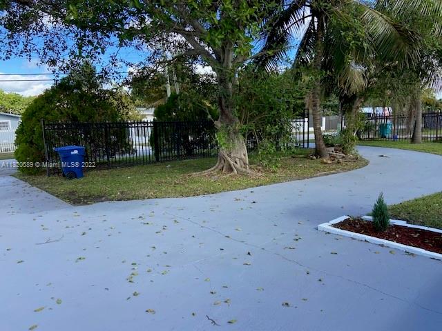 Biscayne Gardens Miami, FL 33169 - Photo 3 of 18 a view of a backyard