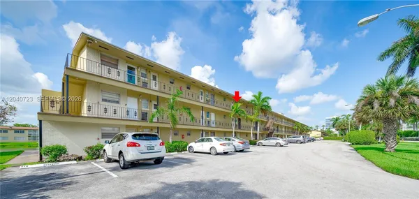 $1,900 | 2880 Northeast 203rd Street, Unit 34B, Aventura, FL 33180