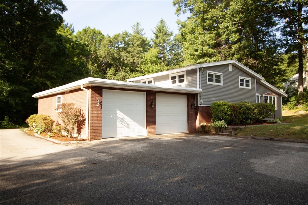 21 Siani Road Leicester, MA 01542 - Photo 3 of 31