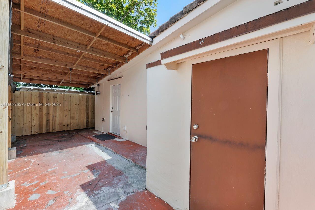 35 Southwest 50th Avenue Miami, FL 33134 - Photo 24 of 27