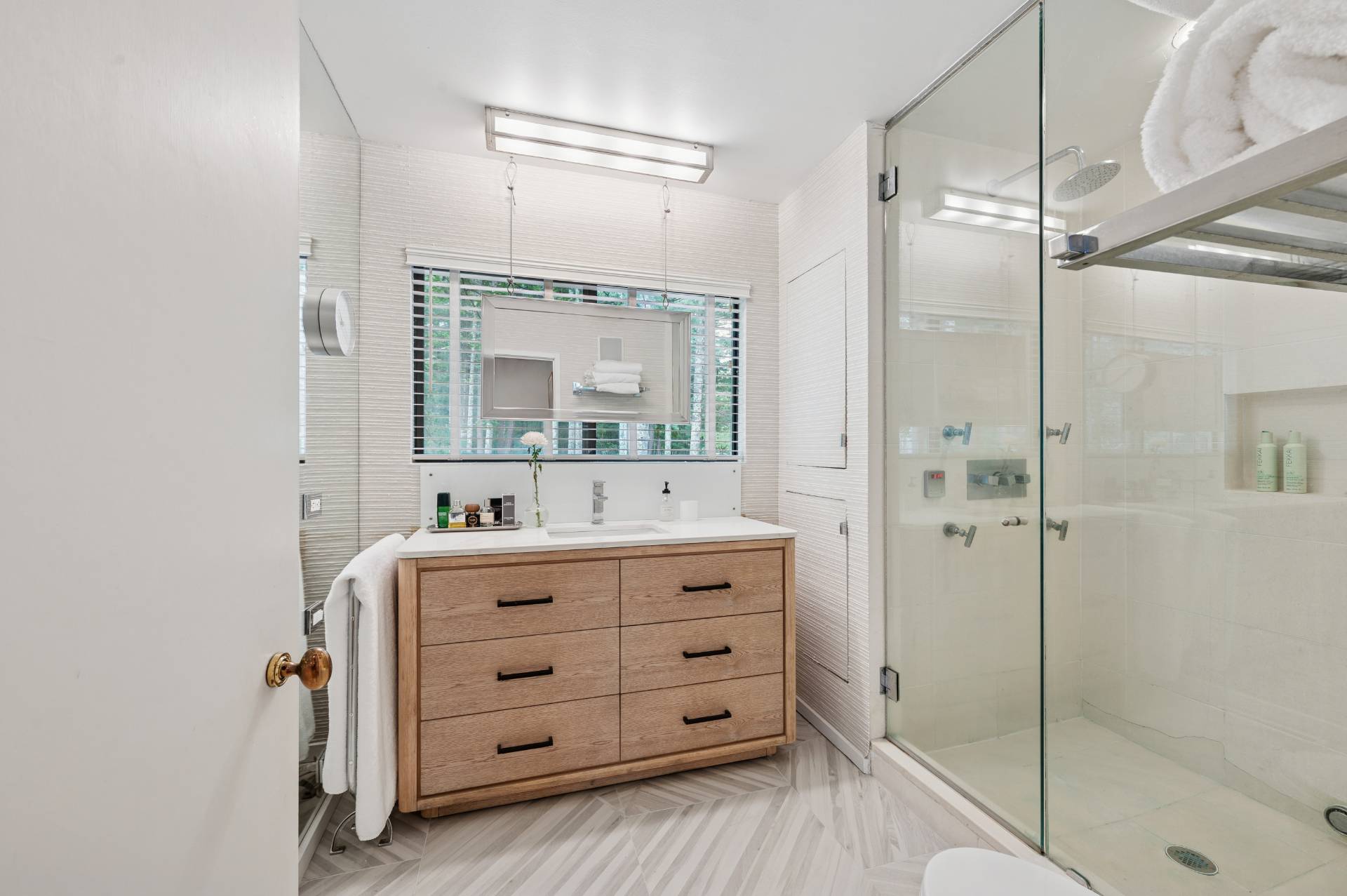 5 White Pine Road East Hampton, NY 11937 - Photo 21 of 33 Gallery Image 21