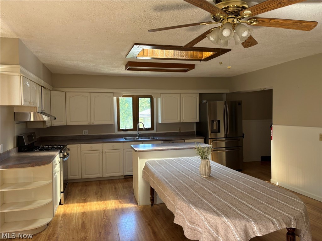 2140 Claus Road Vermilion, OH 44089 - Photo 8 of 50 spacious kitchen