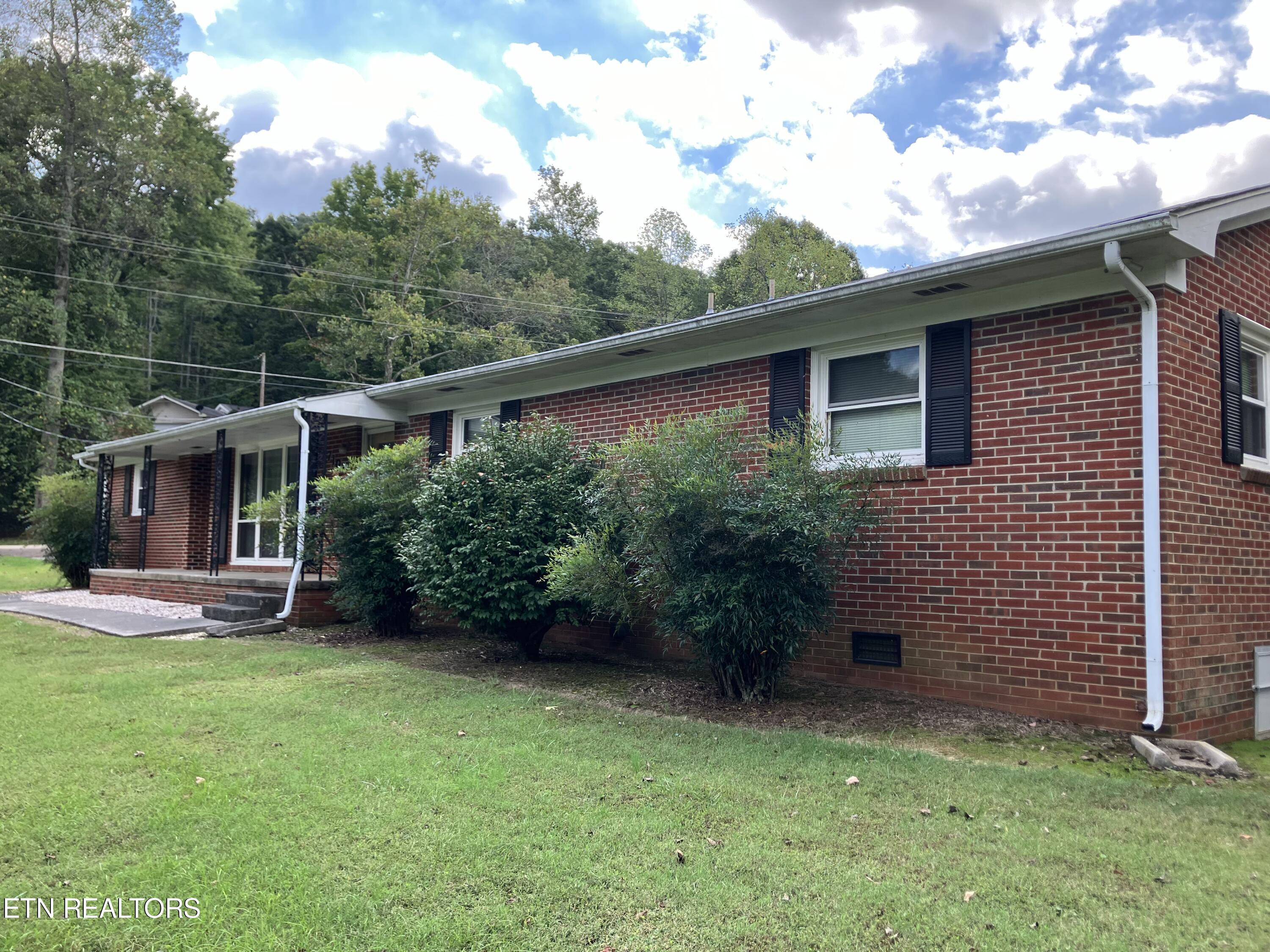 7101 Oakmeade Road Powell, TN 37849 - Photo 3 of 43 IMG_3949
