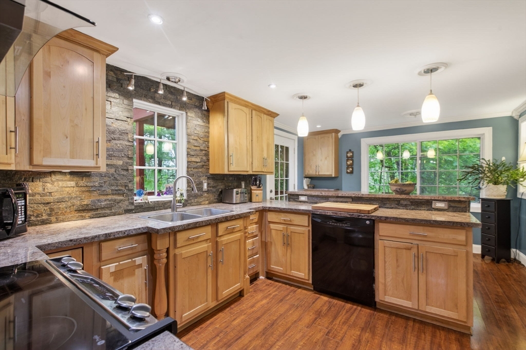 48 Westview Road Worcester, MA 01602 - Photo 17 of 37