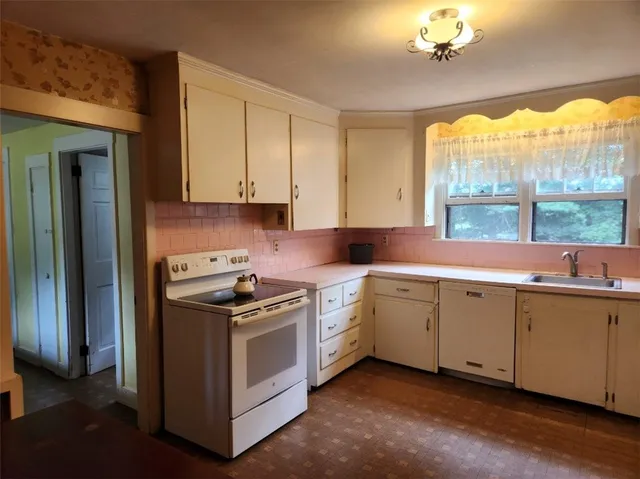 $475,000 | 104 Old Great Road, North Smithfield, RI 02896