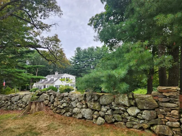 $475,000 | 104 Old Great Road, North Smithfield, RI 02896