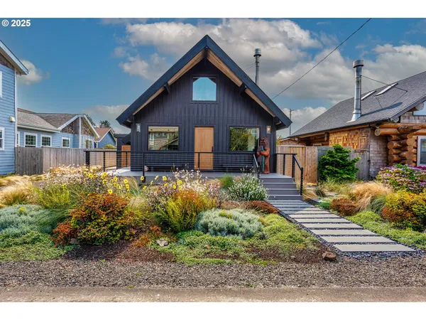 $1,100,000 | 150 Merton Lane, Manzanita, OR 97130